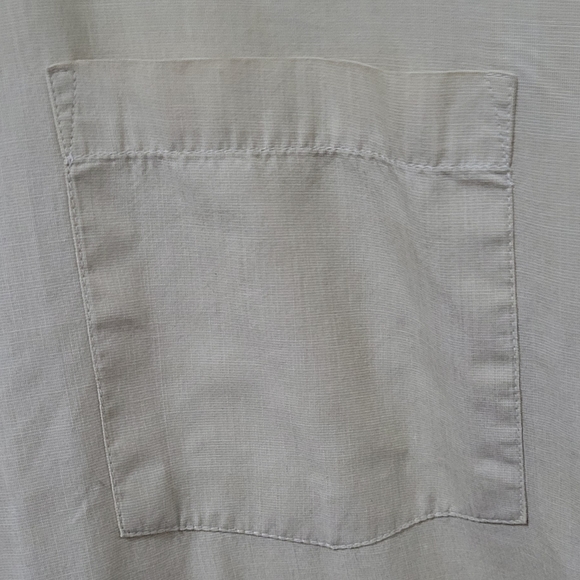 VAN HEUSEN BIEGE COTTON BUTTON UP SHORT SLEEVE SHIRT SIZE: MEDIUM - Picture 5 of 6